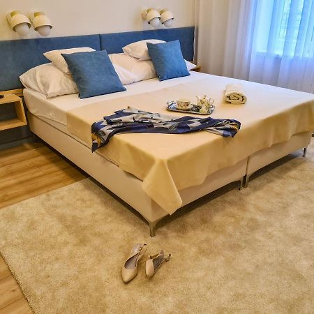Ditlin Apartmanok Pápa Esterno foto