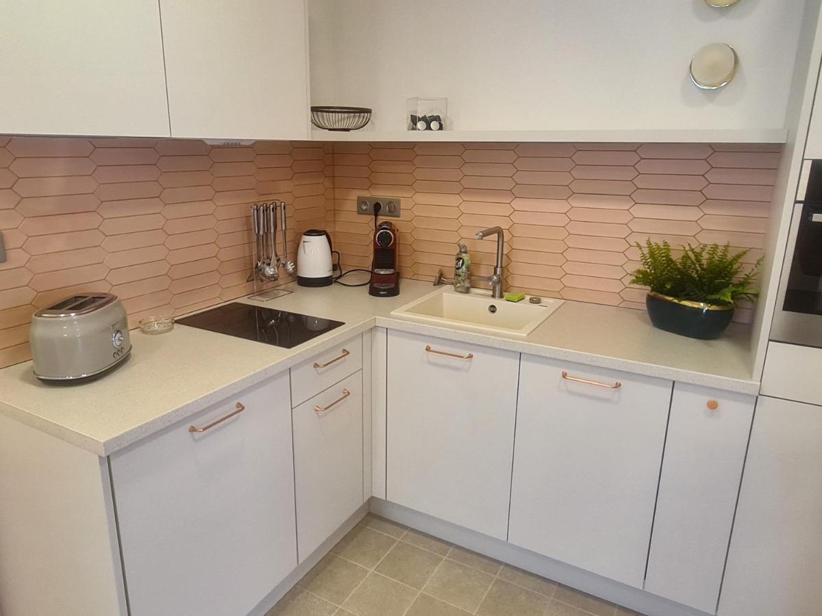 Ditlin Apartmanok Pápa Esterno foto