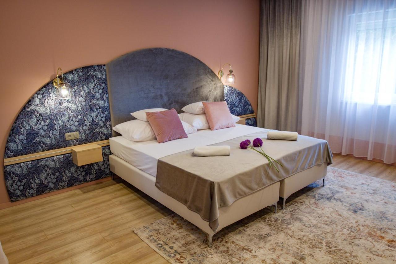 Ditlin Apartmanok Pápa Esterno foto