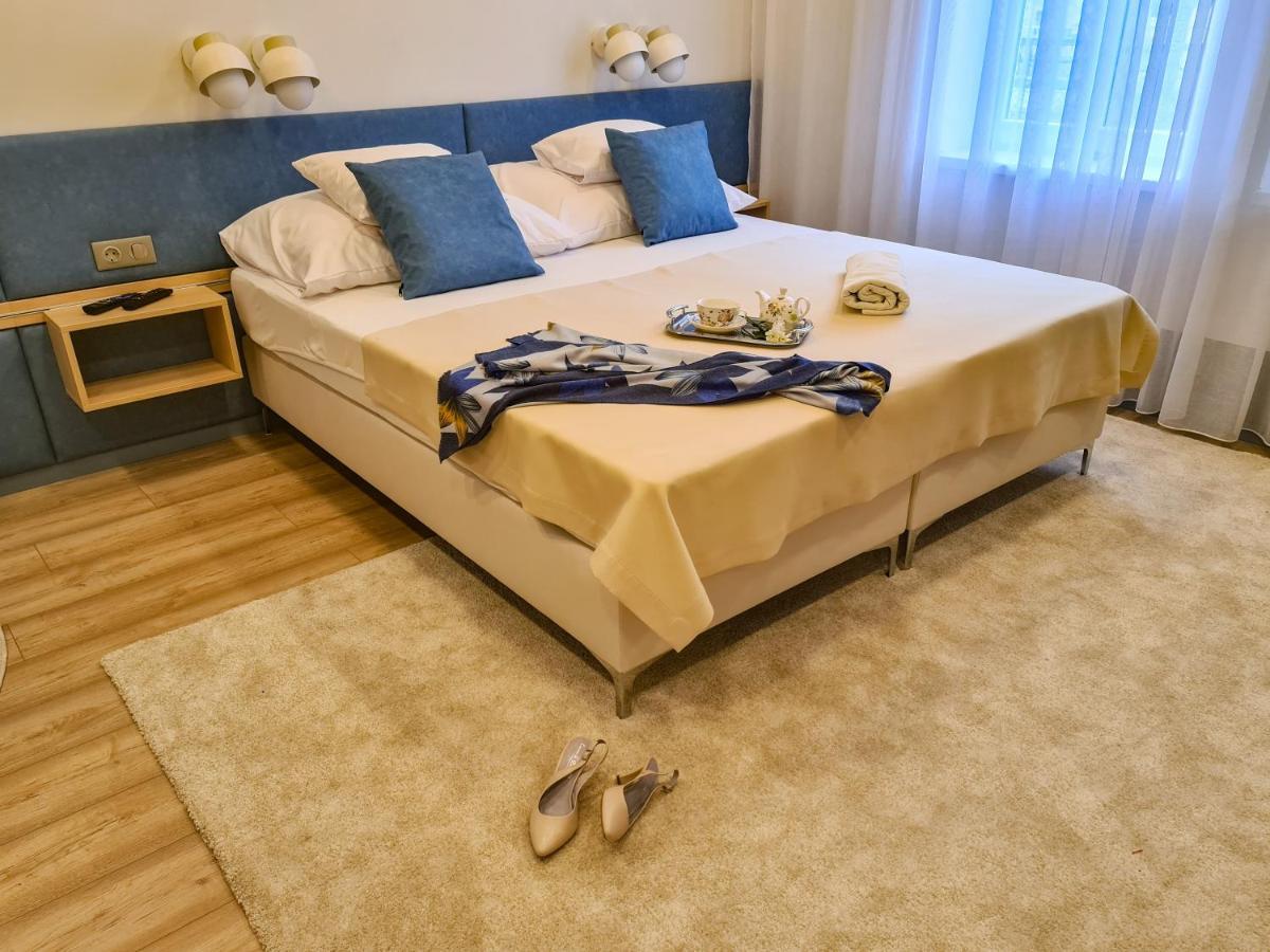 Ditlin Apartmanok Pápa Esterno foto