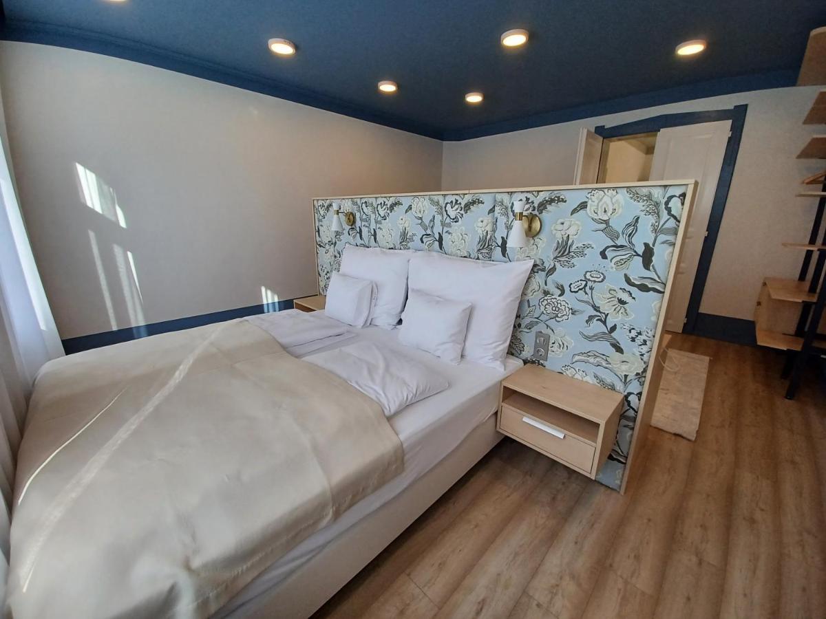 Ditlin Apartmanok Pápa Esterno foto