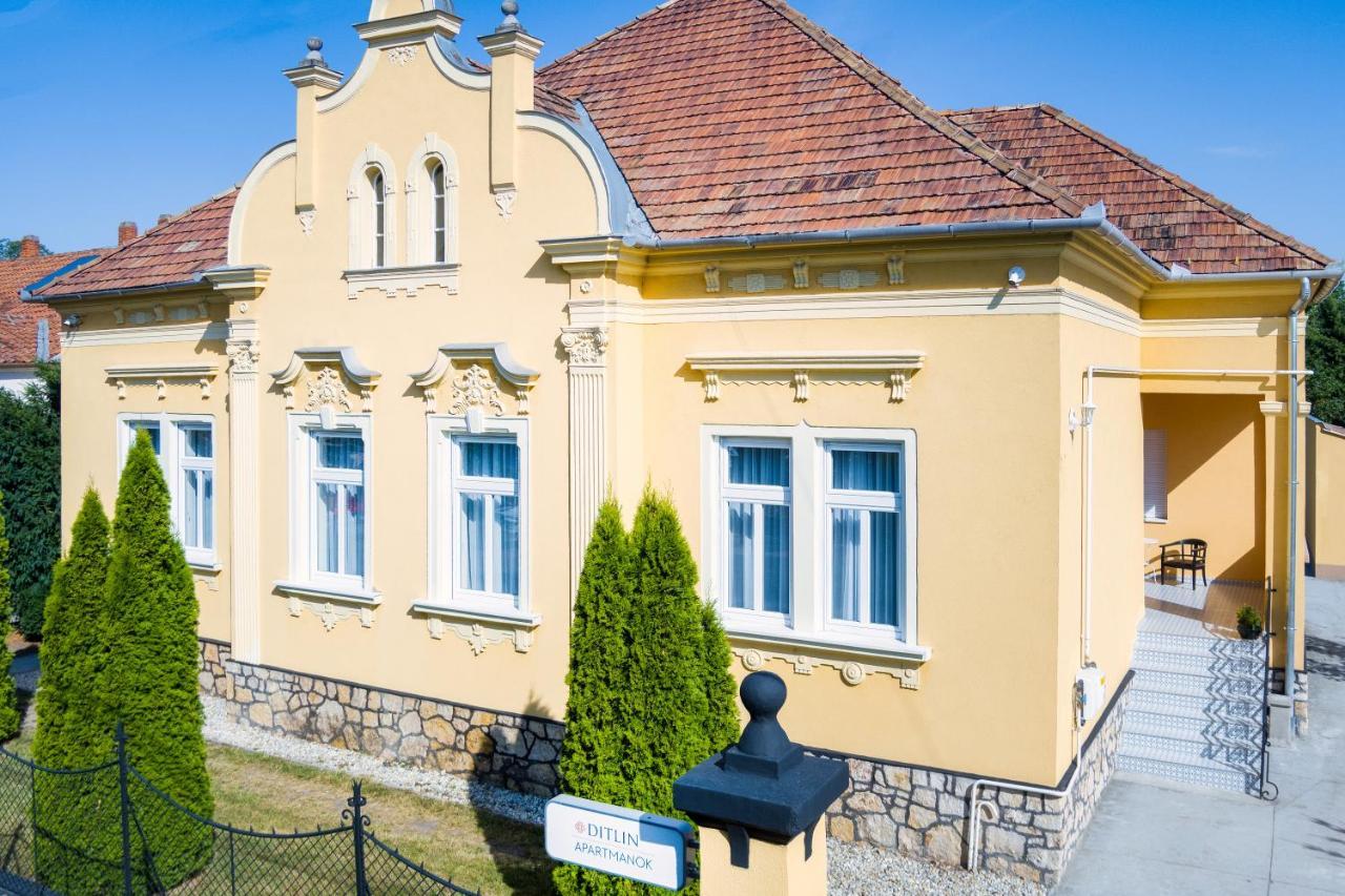 Ditlin Apartmanok Pápa Esterno foto