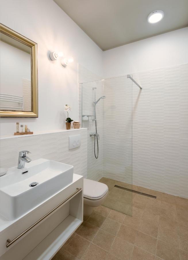 Ditlin Apartmanok Pápa Esterno foto